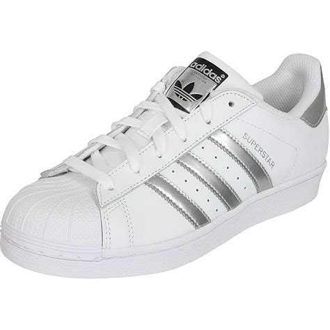 adidas schuhe damen weiß silber streifen|Weiße, silberne adidas Superstar .